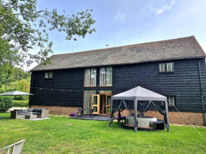 The Dairy Cottage with hot tub & pizza oven
